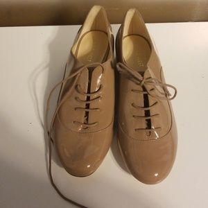 Never worn Nine West nude oxfords